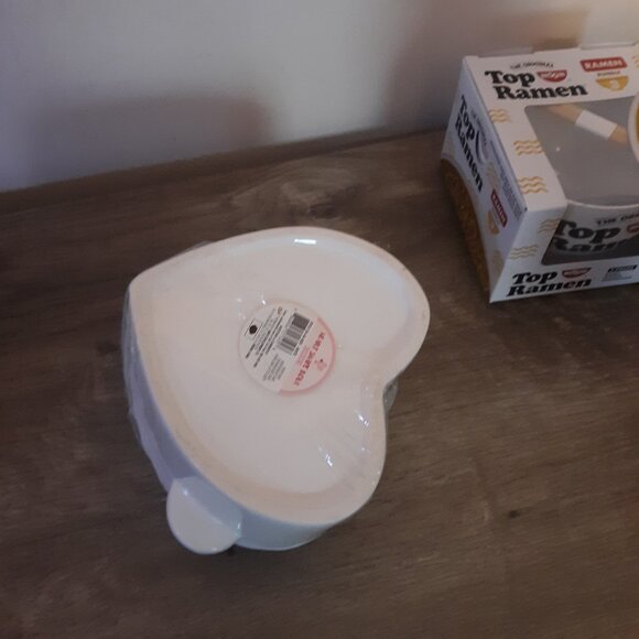 Christmas Bundle - Table Top Tree - Heart Shape Dish - Ramen Bowl with Spoon - Picture 7 of 12